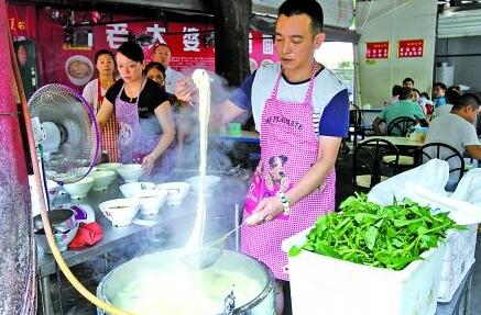 害怕創(chuàng)業(yè)？霧都情重慶小面加盟店讓你放心